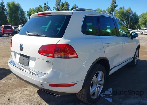2011 Volkswagen Touareg Tdi Lux z USA, uszkodzony, nr VIN WVGFK9BP6BD003964
